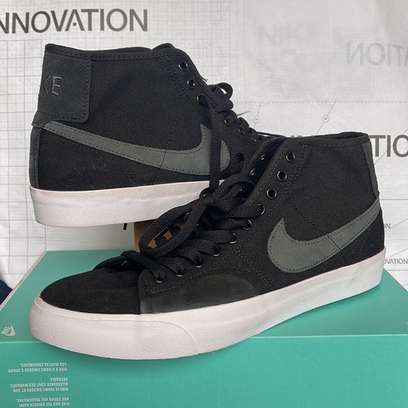 Nike Skate Shoes
Nike SB Blazer Court Mid
Premium
•Black/Anthracite
•FB1378-001 - Picture 5 of 16